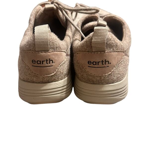 Earth Scenic Quartz Taupe Fuzzy Sneakers size 7.5 - Picture 4 of 4